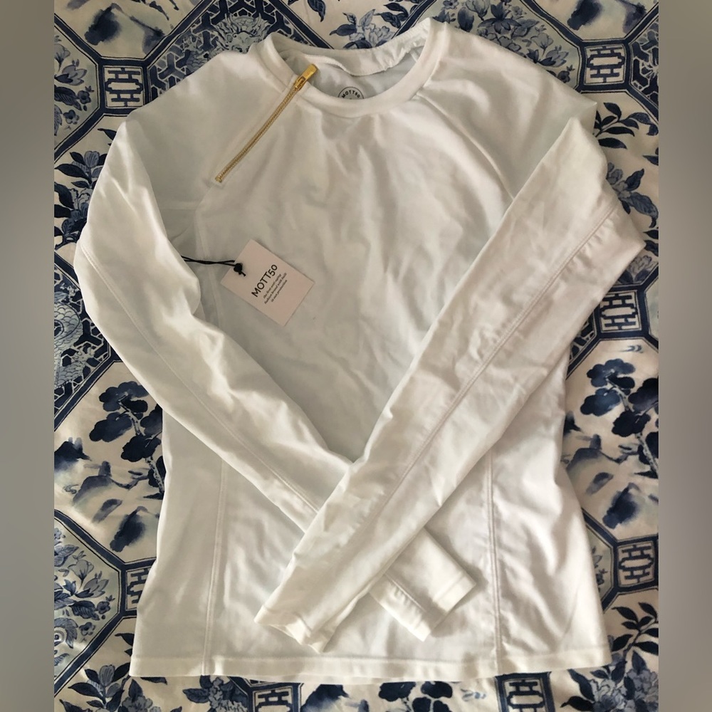 NWT mott50 white shirt uva/b 50 sunscreen. Size s.